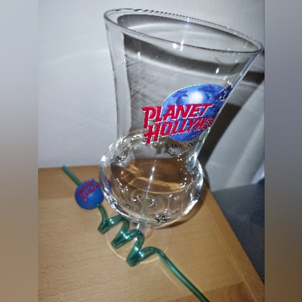 Planet Hollywood Glass with Green Swirl Straw